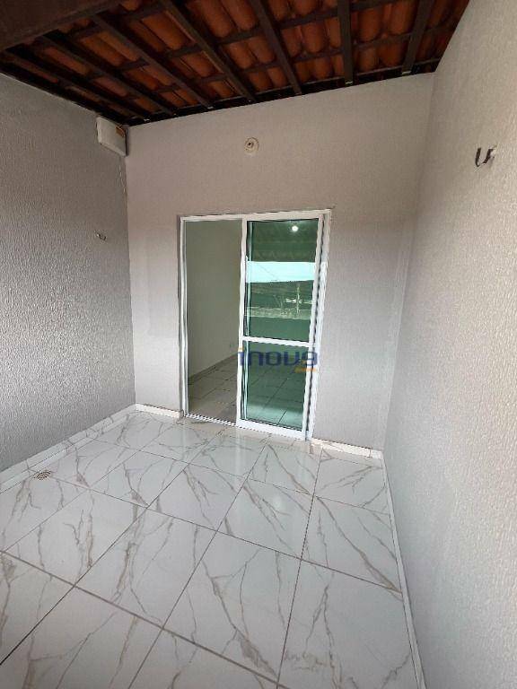 Casa à venda com 2 quartos, 70m² - Foto 1