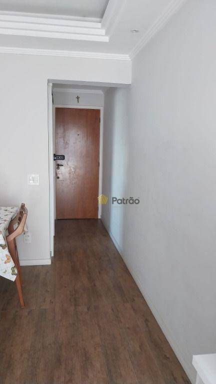 Apartamento à venda com 3 quartos, 70m² - Foto 2