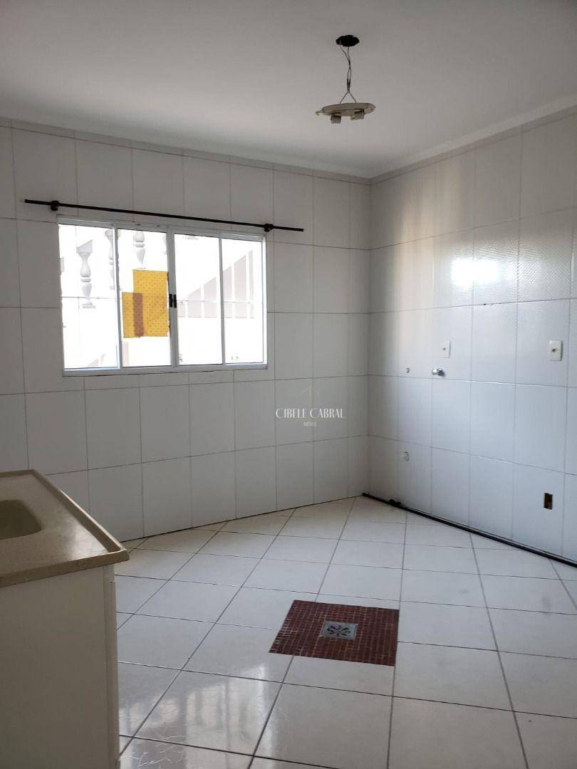 Casa à venda e aluguel com 3 quartos, 200m² - Foto 31