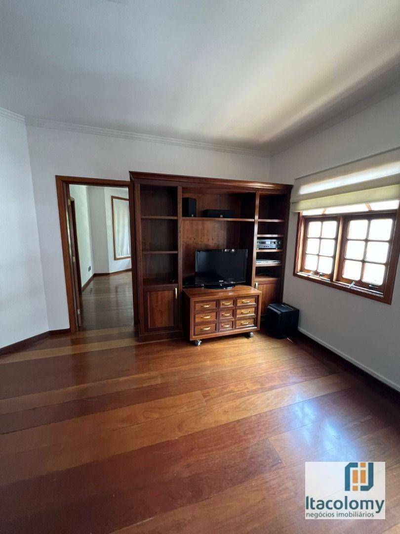 Casa de Condomínio para alugar com 4 quartos, 450m² - Foto 6