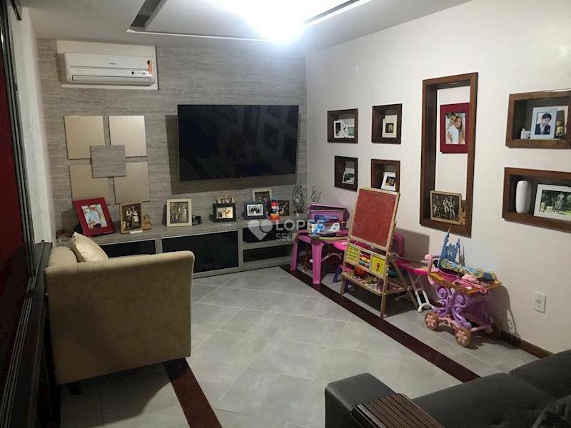 Casa de Condomínio à venda com 4 quartos, 234m² - Foto 11