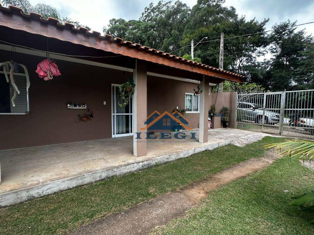 Chácara à venda com 3 quartos, 150m² - Foto 1