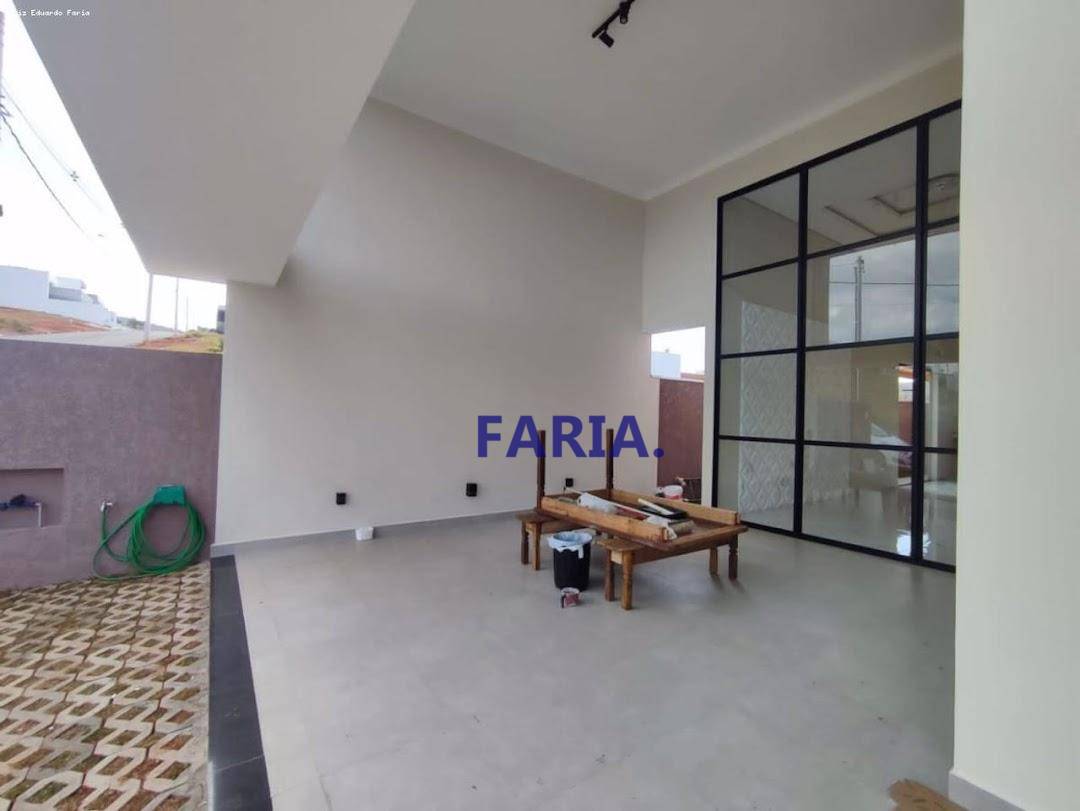 Casa à venda com 3 quartos, 200m² - Foto 3