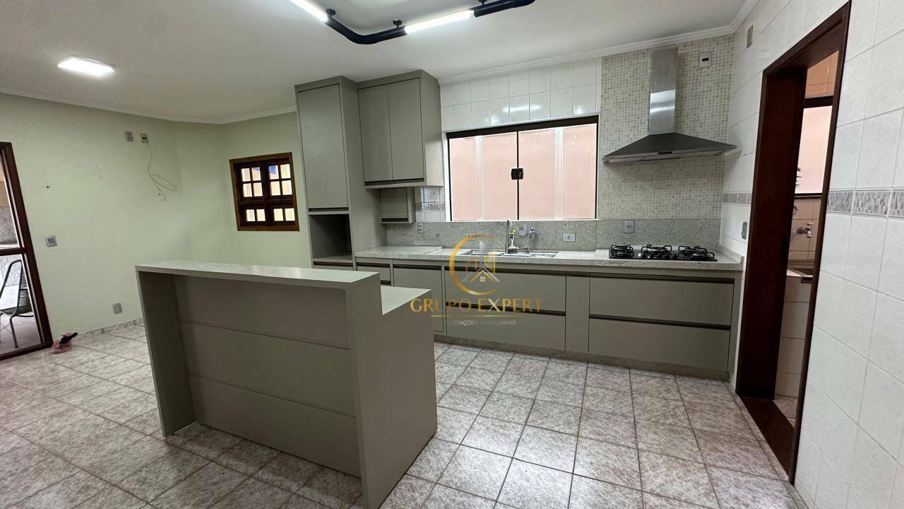 Sobrado à venda e aluguel com 4 quartos, 300m² - Foto 4