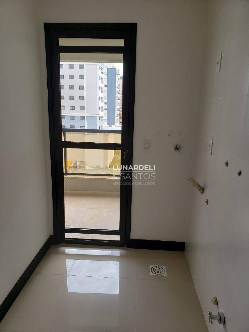 Apartamento à venda com 2 quartos, 70m² - Foto 4