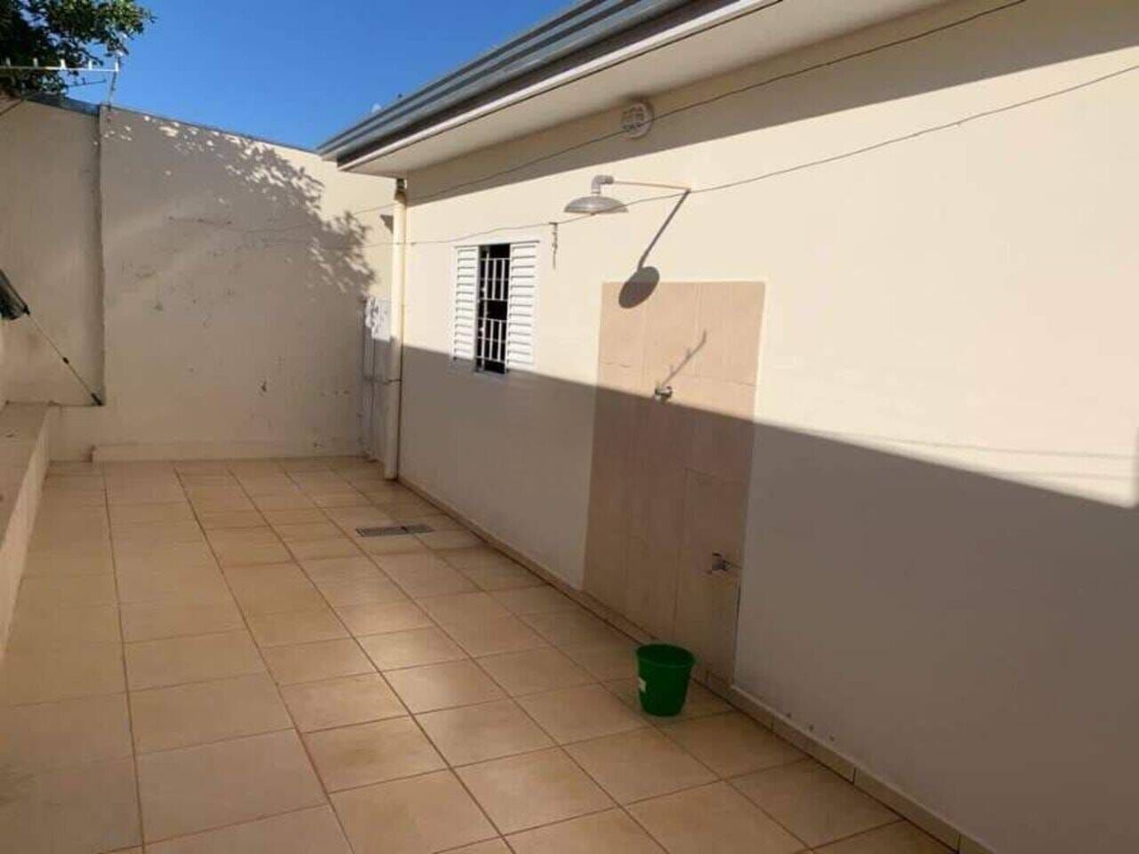 Casa à venda com 2 quartos, 210m² - Foto 1