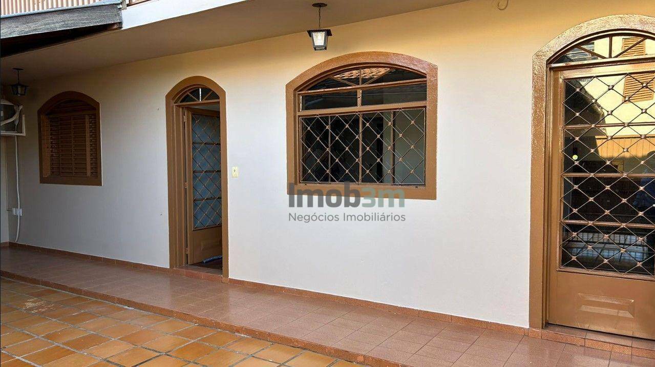 Casa para alugar com 2 quartos, 80m² - Foto 1