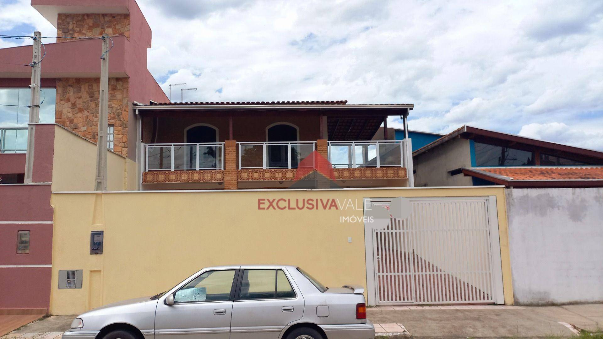 Casa à venda com 5 quartos, 232m² - Foto 1