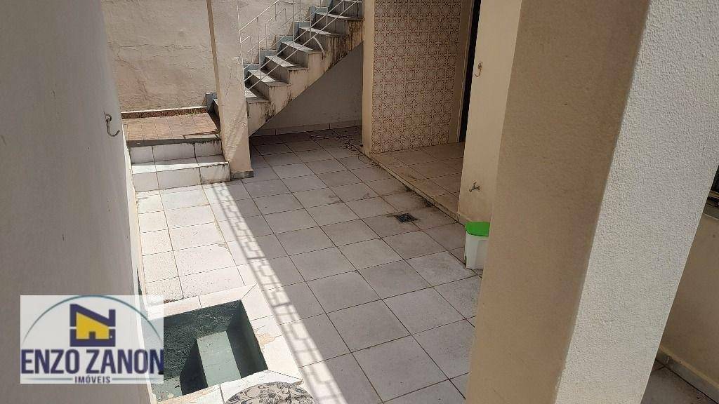 Casa à venda e aluguel com 3 quartos, 258m² - Foto 32