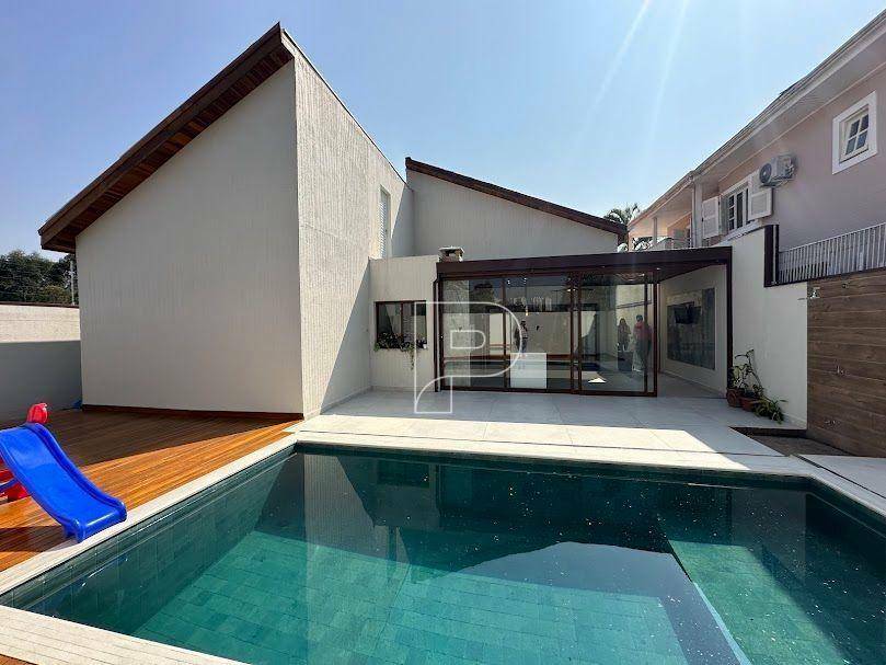 Casa à venda com 4 quartos, 240m² - Foto 1