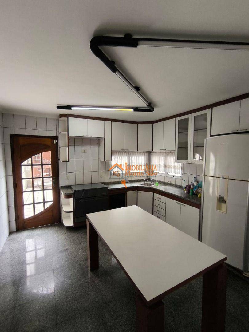 Sobrado à venda e aluguel com 3 quartos, 200m² - Foto 25