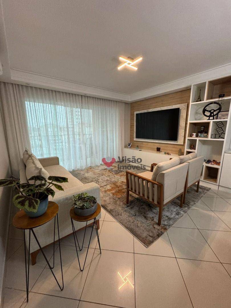 Apartamento à venda com 3 quartos, 160m² - Foto 2