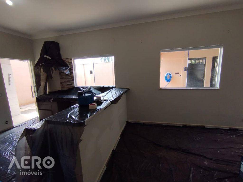 Casa para alugar com 2 quartos, 160m² - Foto 4