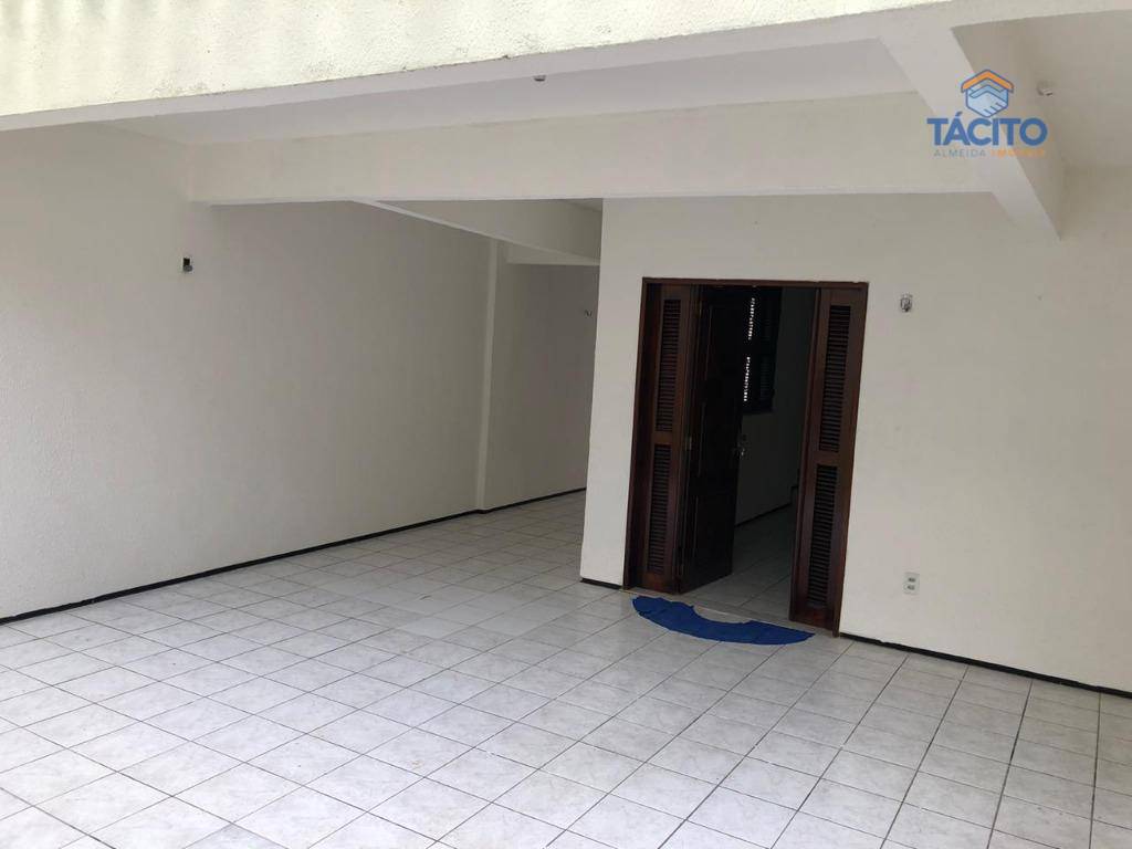 Casa à venda com 3 quartos, 170m² - Foto 2