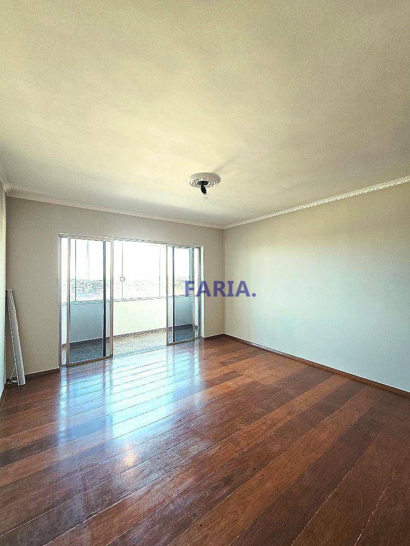 Apartamento à venda com 5 quartos, 211m² - Foto 8