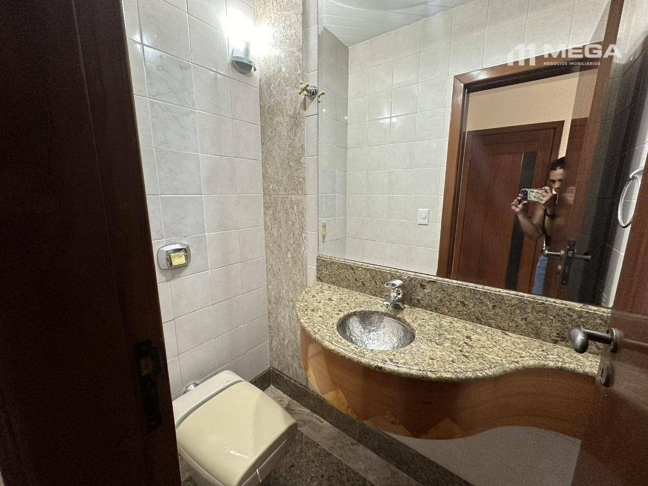 Apartamento para alugar com 3 quartos, 130m² - Foto 17