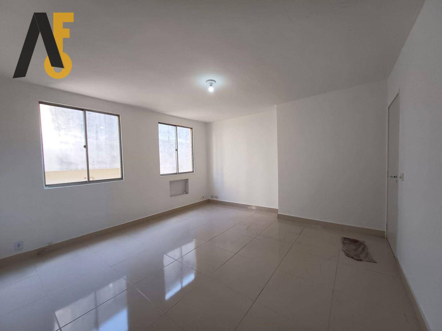 Apartamento à venda com 2 quartos, 63m² - Foto 1