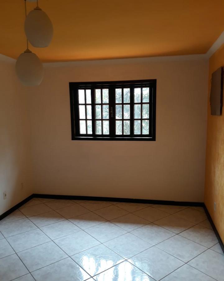 Casa à venda com 2 quartos, 750m² - Foto 2