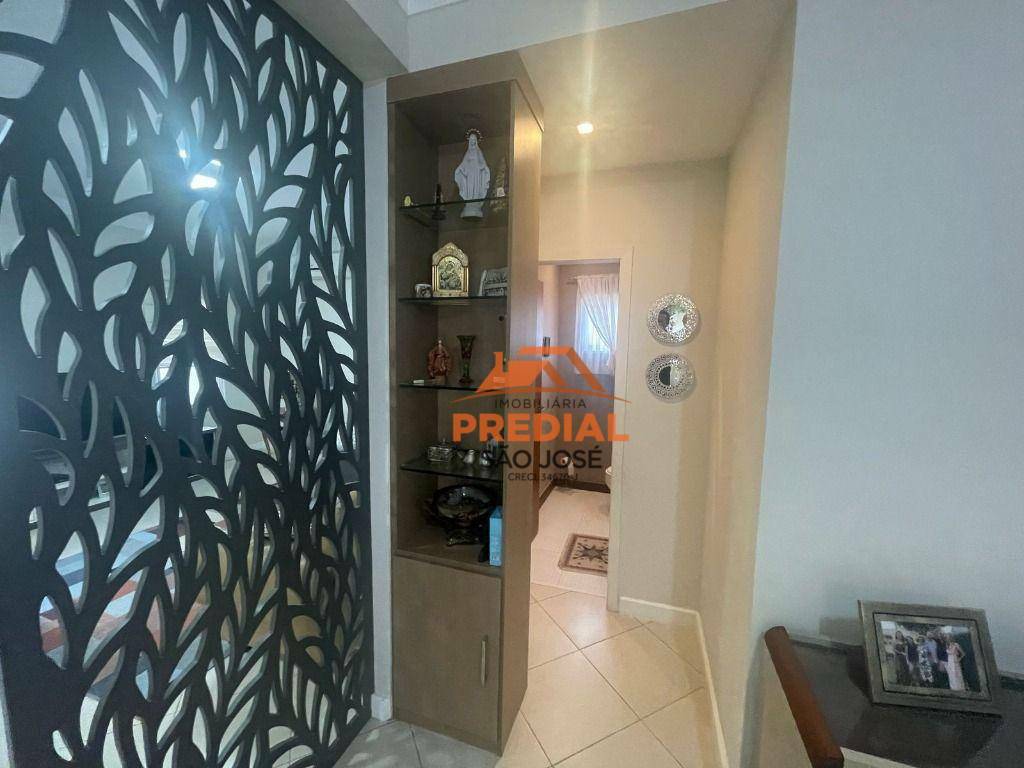 Casa de Condomínio à venda com 3 quartos, 226m² - Foto 4