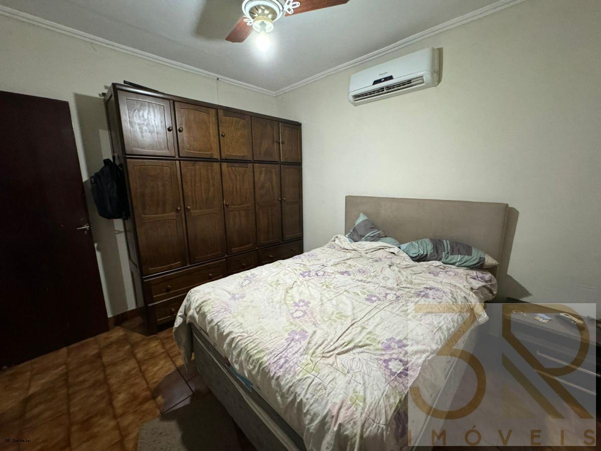 Casa à venda com 5 quartos, 200m² - Foto 15