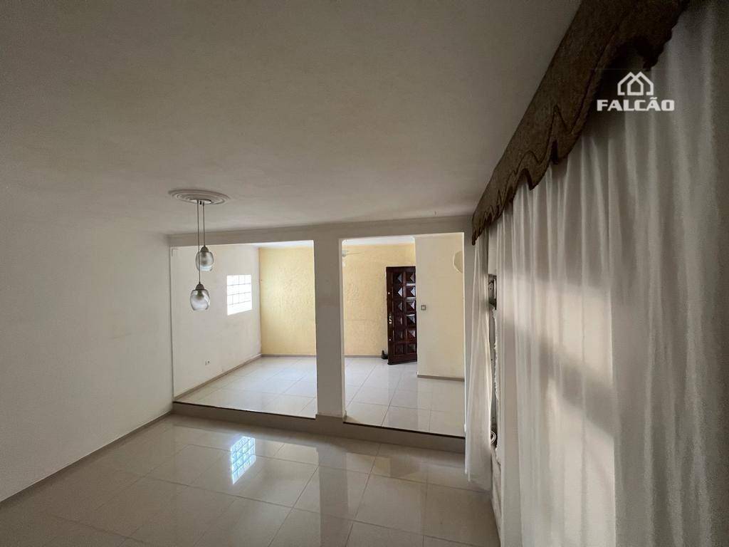 Sobrado à venda com 3 quartos, 128m² - Foto 1