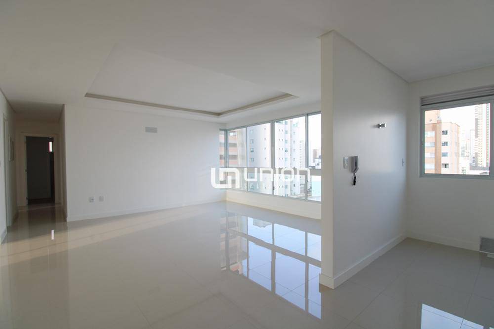 Apartamento à venda com 4 quartos, 135m² - Foto 7