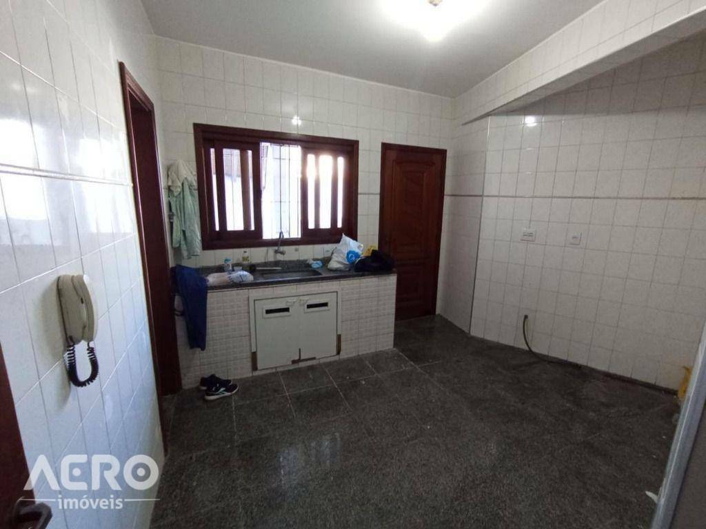 Casa à venda com 4 quartos, 189m² - Foto 8
