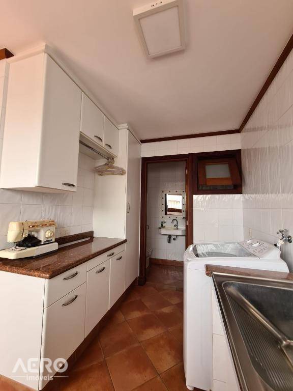 Casa à venda com 3 quartos, 279m² - Foto 14