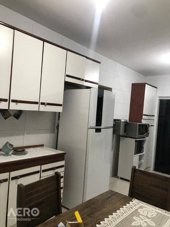 Casa à venda com 2 quartos, 117m² - Foto 3