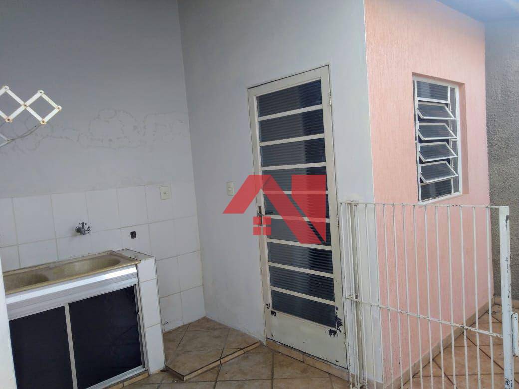 Casa à venda com 3 quartos, 110m² - Foto 2