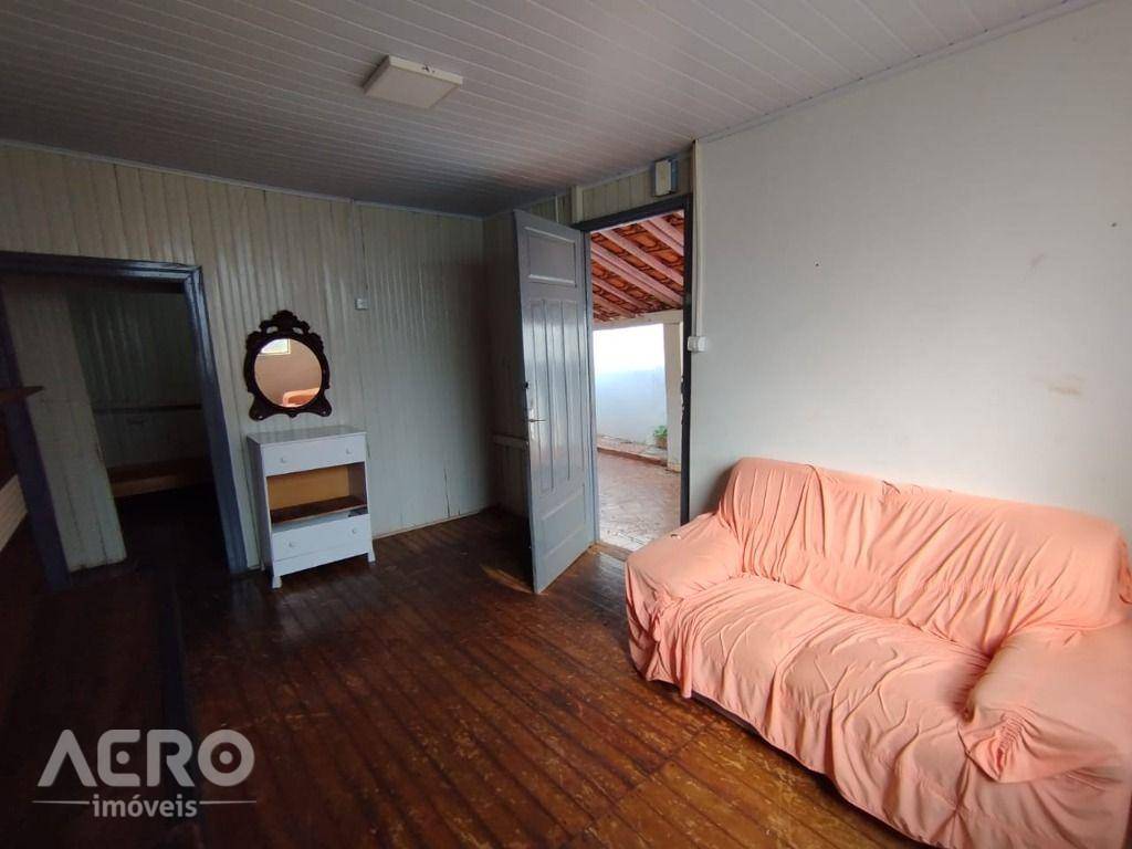 Casa para alugar com 2 quartos, 110m² - Foto 1