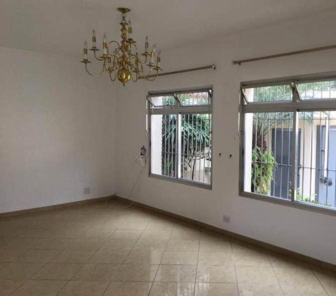 Casa para alugar com 3 quartos, 300m² - Foto 1