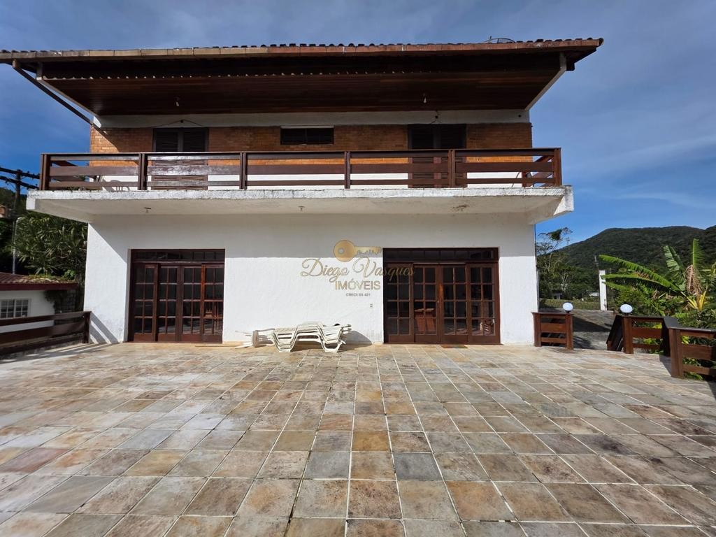 Casa de Condomínio para alugar com 4 quartos, 330m² - Foto 2