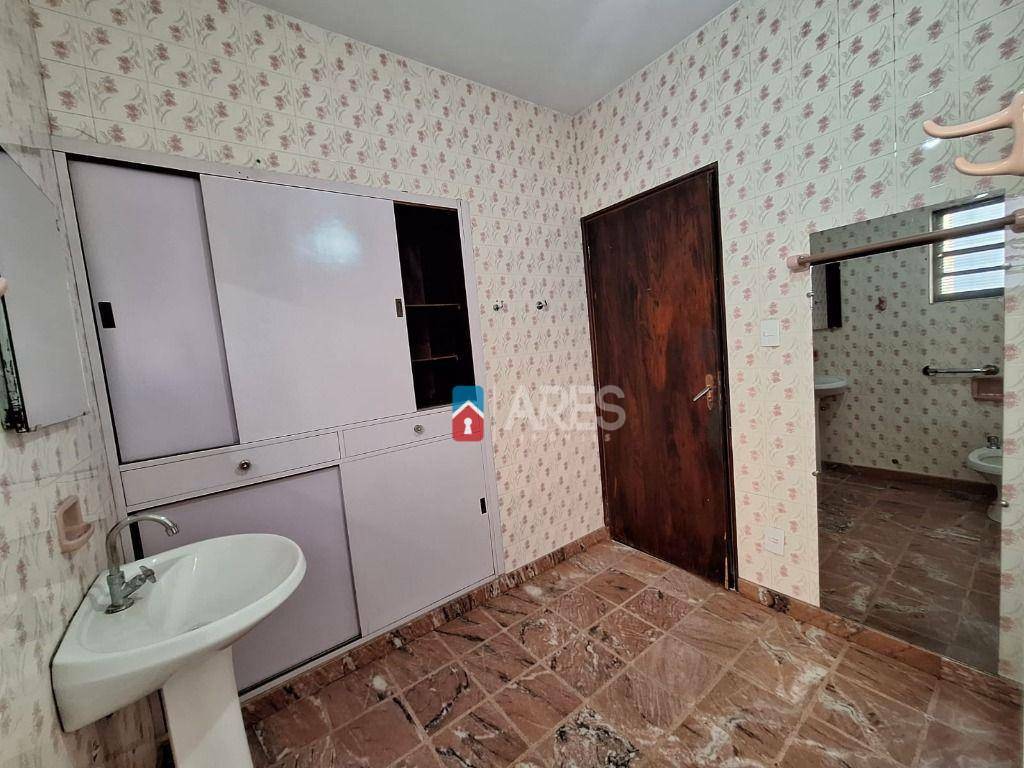 Casa para alugar com 3 quartos, 180m² - Foto 13