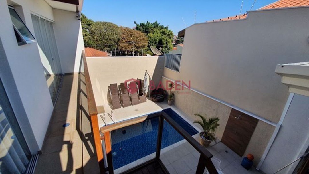 Casa à venda com 4 quartos, 250m² - Foto 2