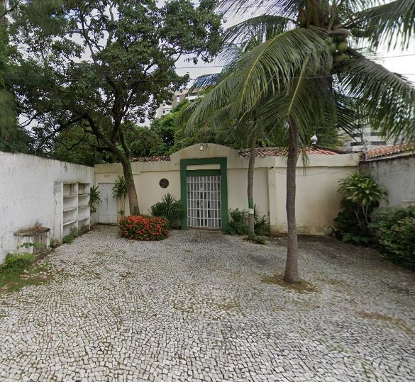 Casa à venda com 7 quartos, 158m² - Foto 1