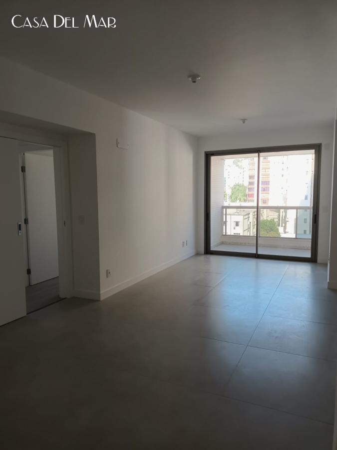 Apartamento à venda com 3 quartos, 95m² - Foto 2