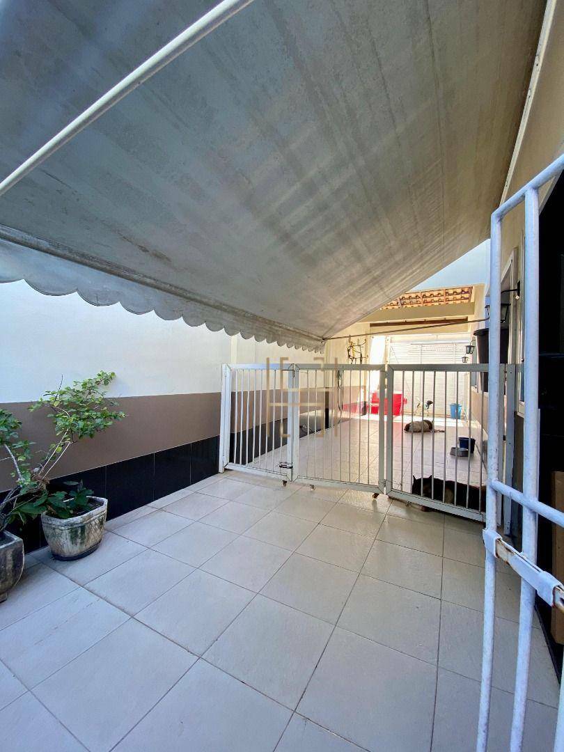 Casa à venda com 4 quartos, 195m² - Foto 3