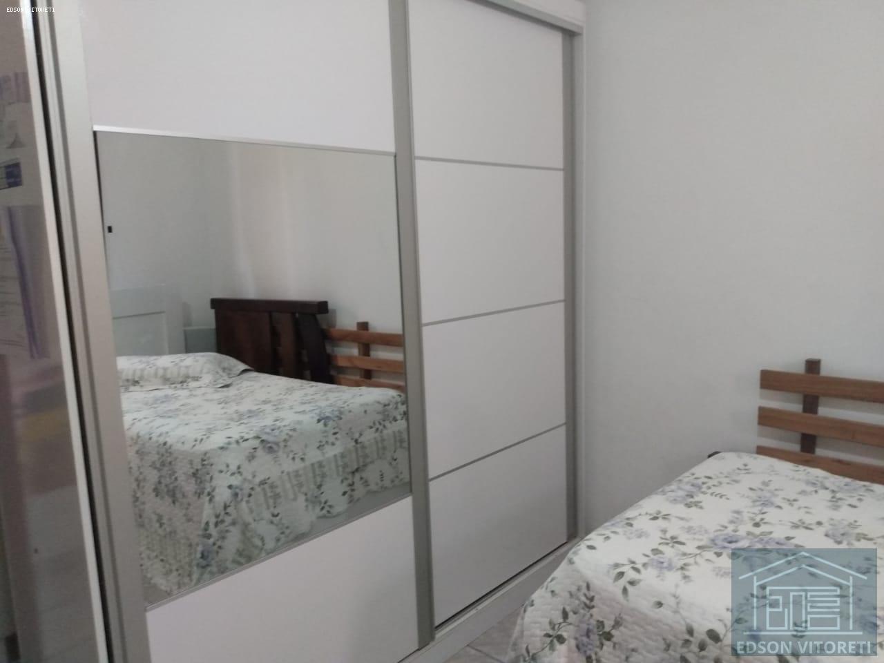 Casa à venda com 2 quartos, 72m² - Foto 2