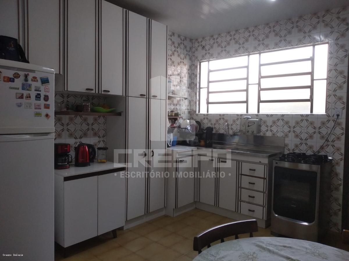 Casa à venda com 4 quartos, 204m² - Foto 27