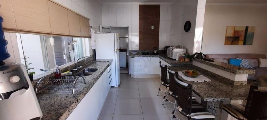 Casa à venda com 3 quartos, 200m² - Foto 20