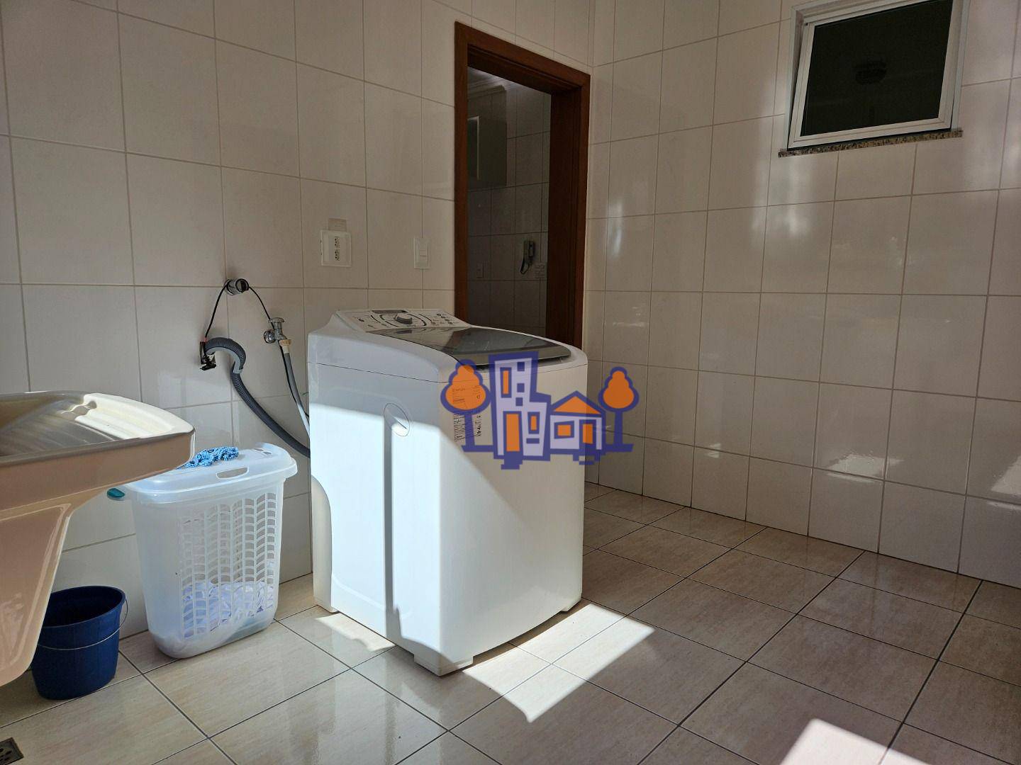 Casa à venda com 5 quartos, 326m² - Foto 16