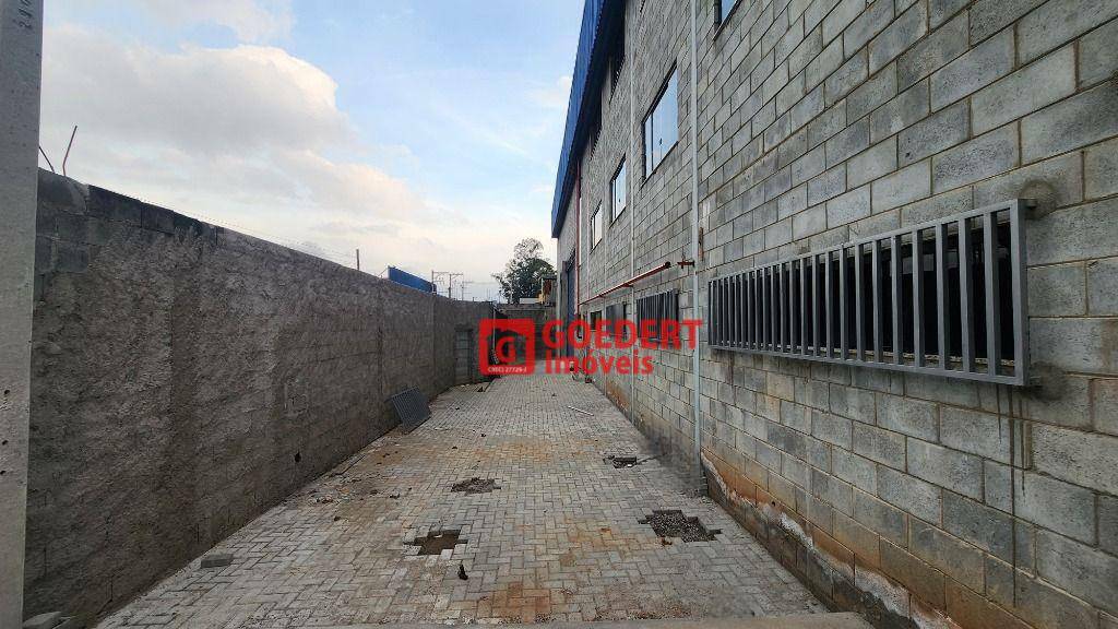 Depósito-Galpão-Armazém para alugar, 1800m² - Foto 4
