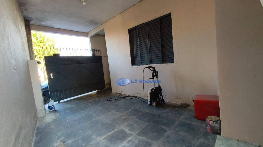 Casa para alugar com 3 quartos, 175m² - Foto 2