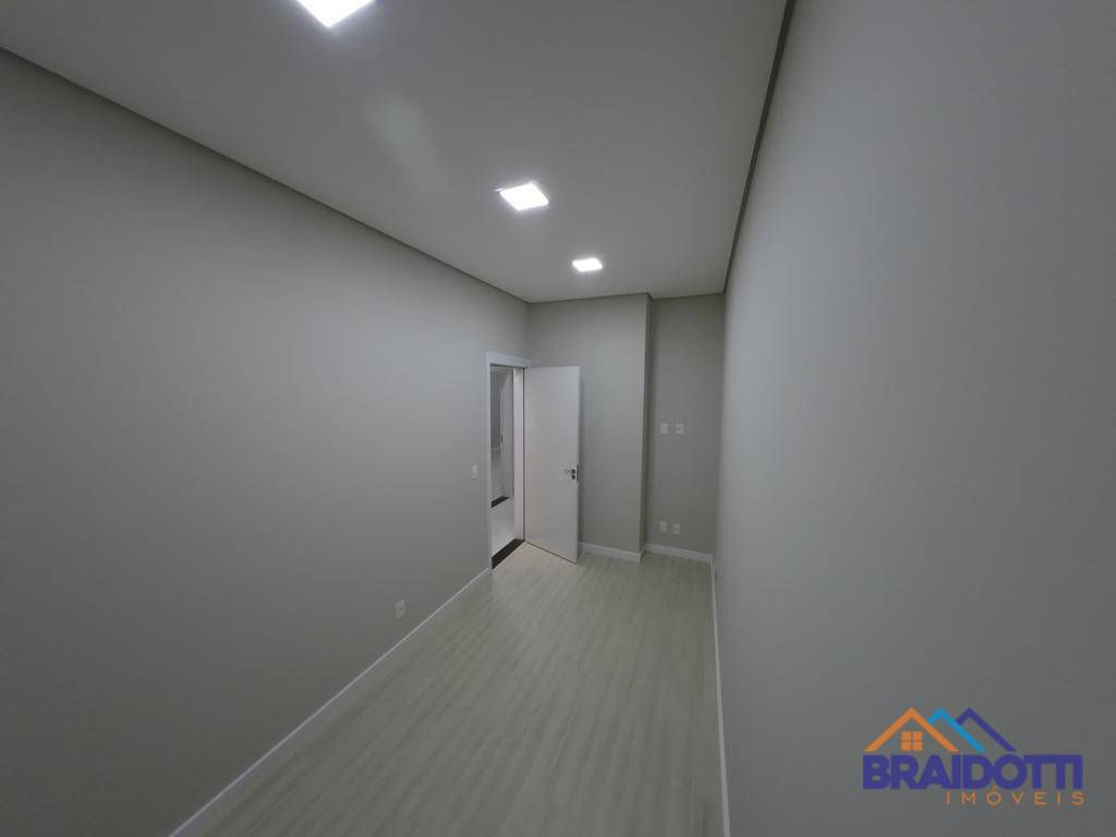 Casa à venda com 3 quartos, 141m² - Foto 4