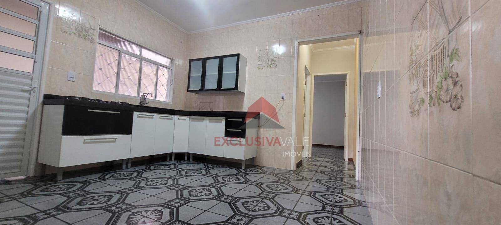 Casa à venda com 4 quartos, 180m² - Foto 2