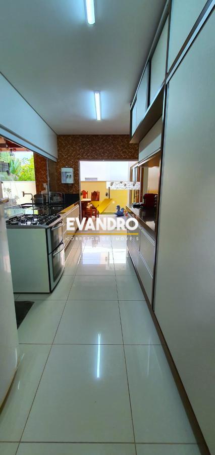 Casa de Condomínio à venda com 3 quartos, 206m² - Foto 11