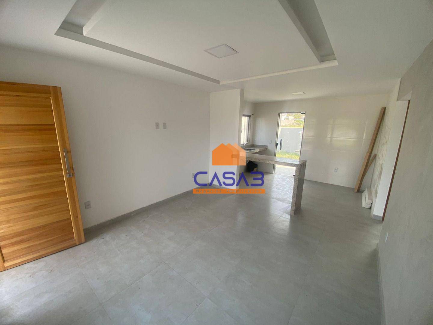 Casa à venda com 2 quartos, 70m² - Foto 4