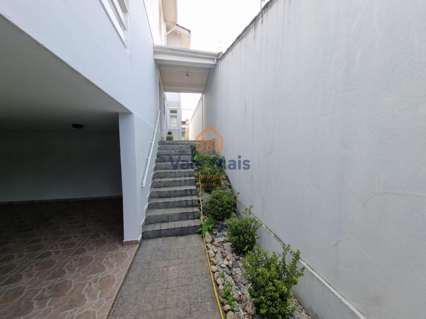 Casa à venda com 3 quartos, 243m² - Foto 4