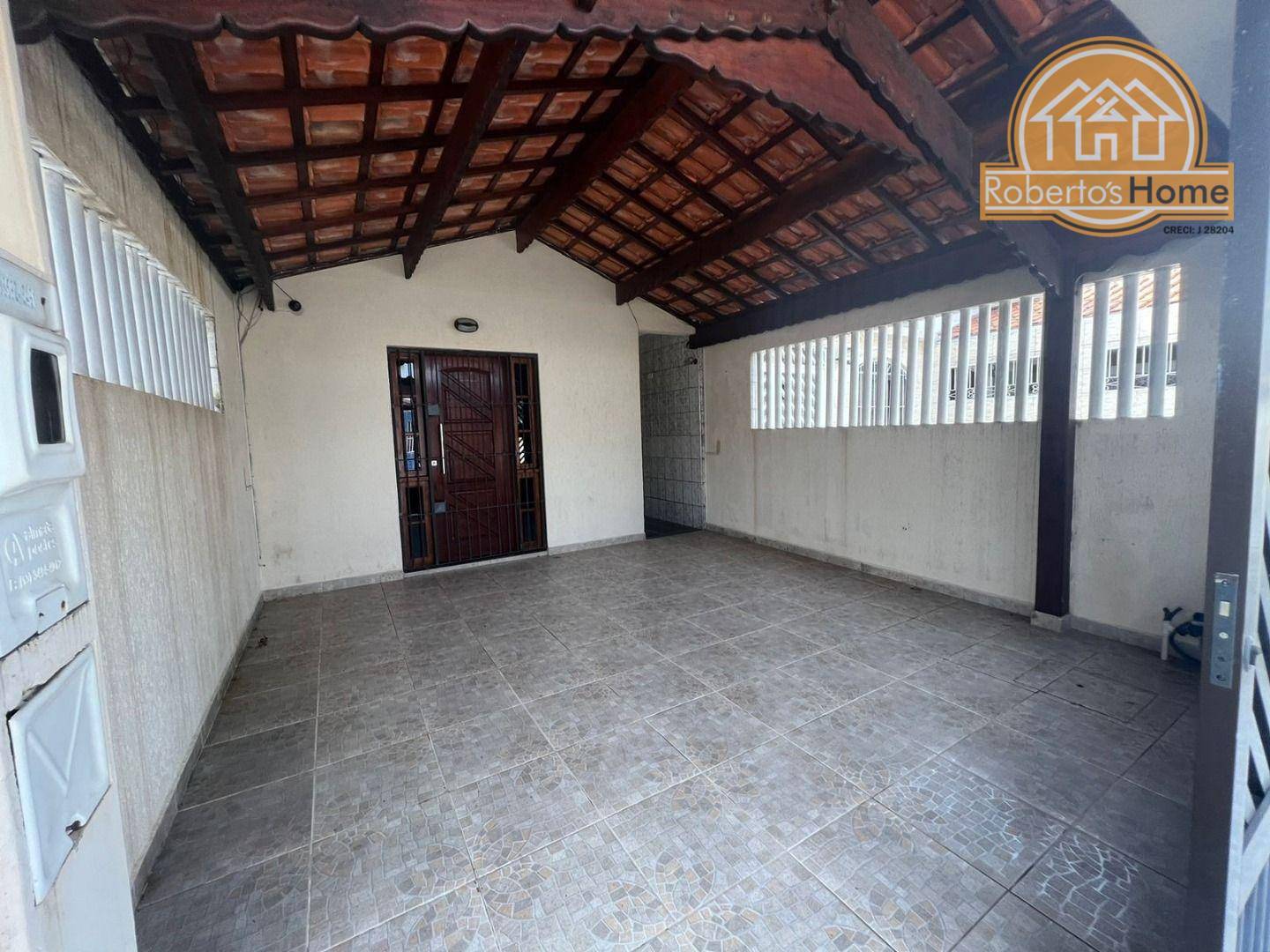 Casa à venda com 3 quartos, 82m² - Foto 1